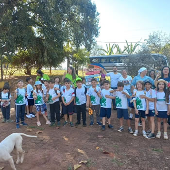 Alunos do Colégio Coeso visitam o Parque Caipira